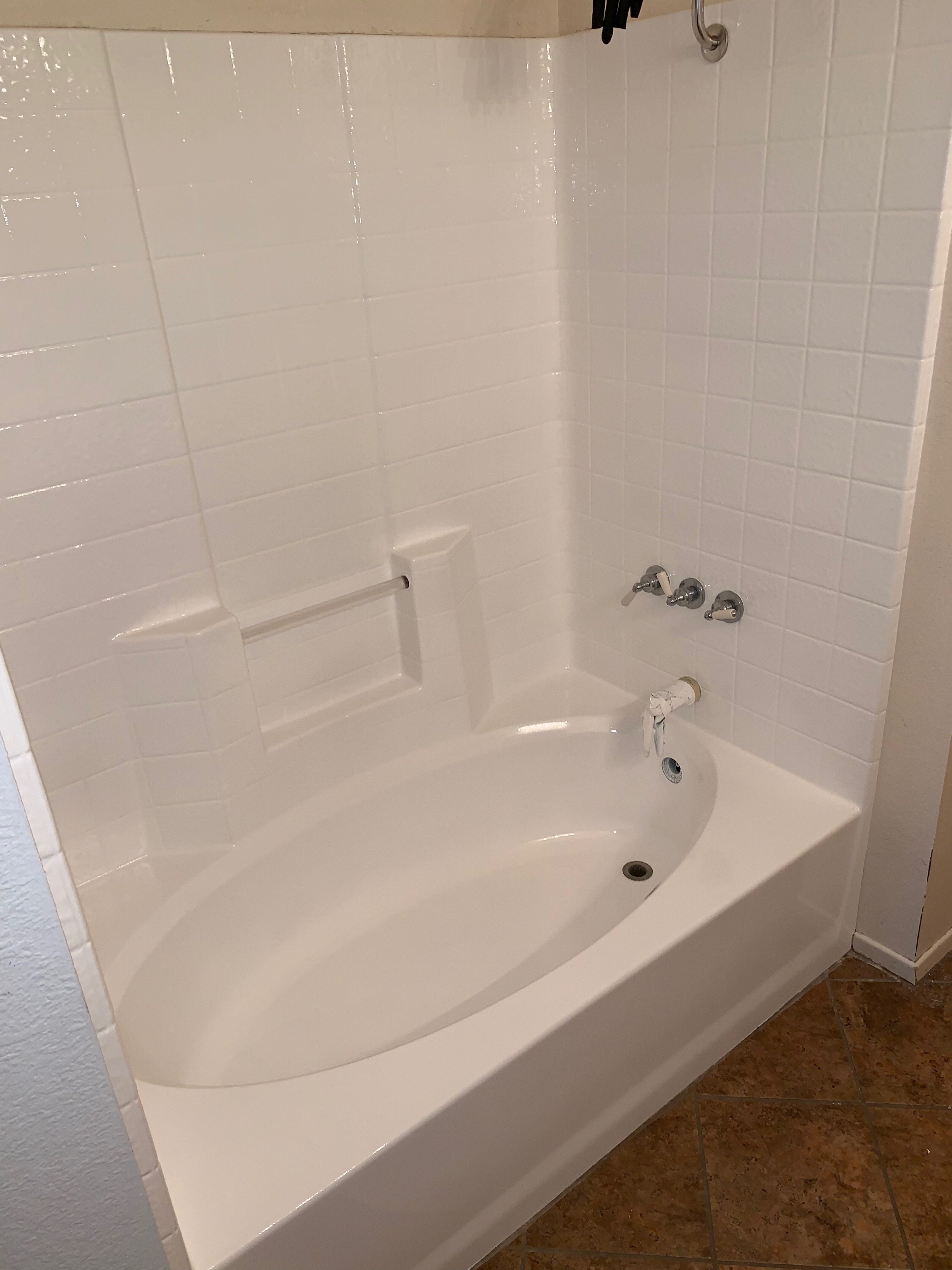 Bathtub refinishing and tile resurfacing after - NuFinishPro