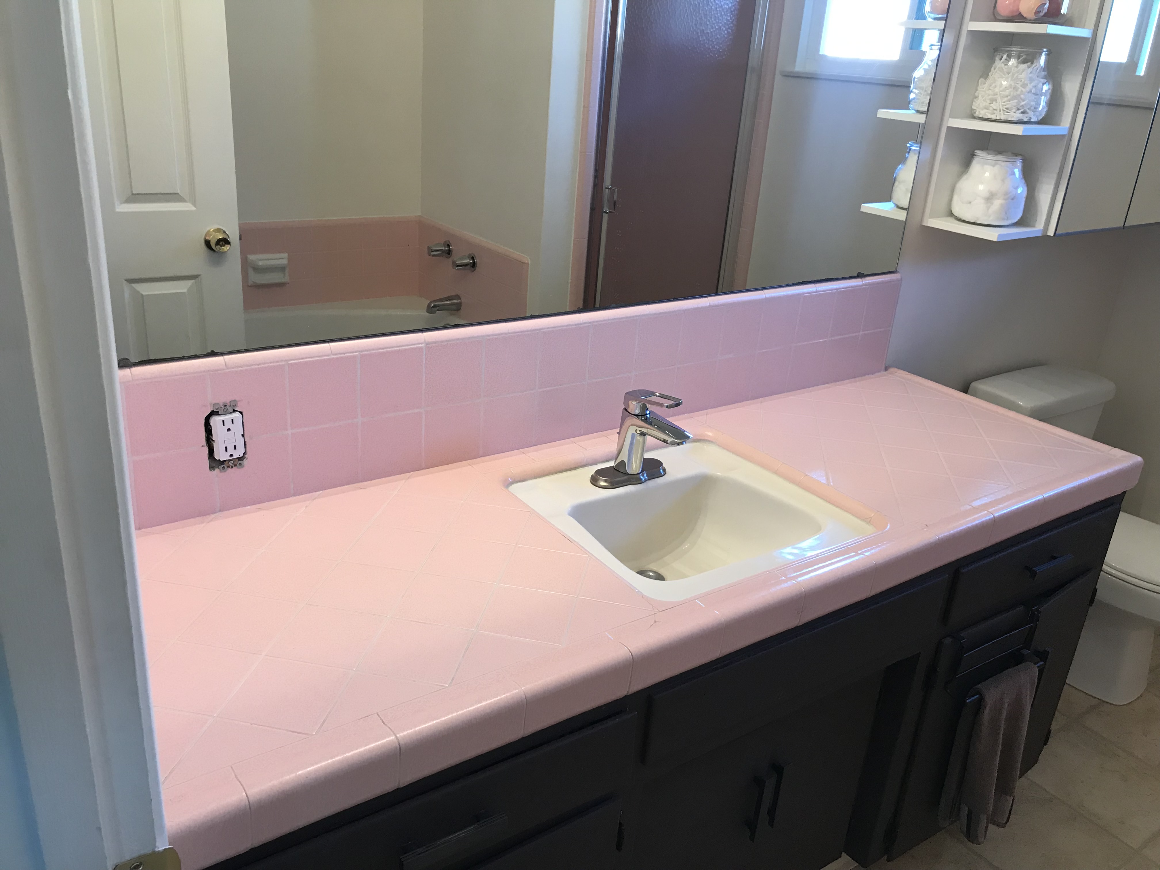 Countertop refinishing and sink re-glazing before - NuFinishPro
