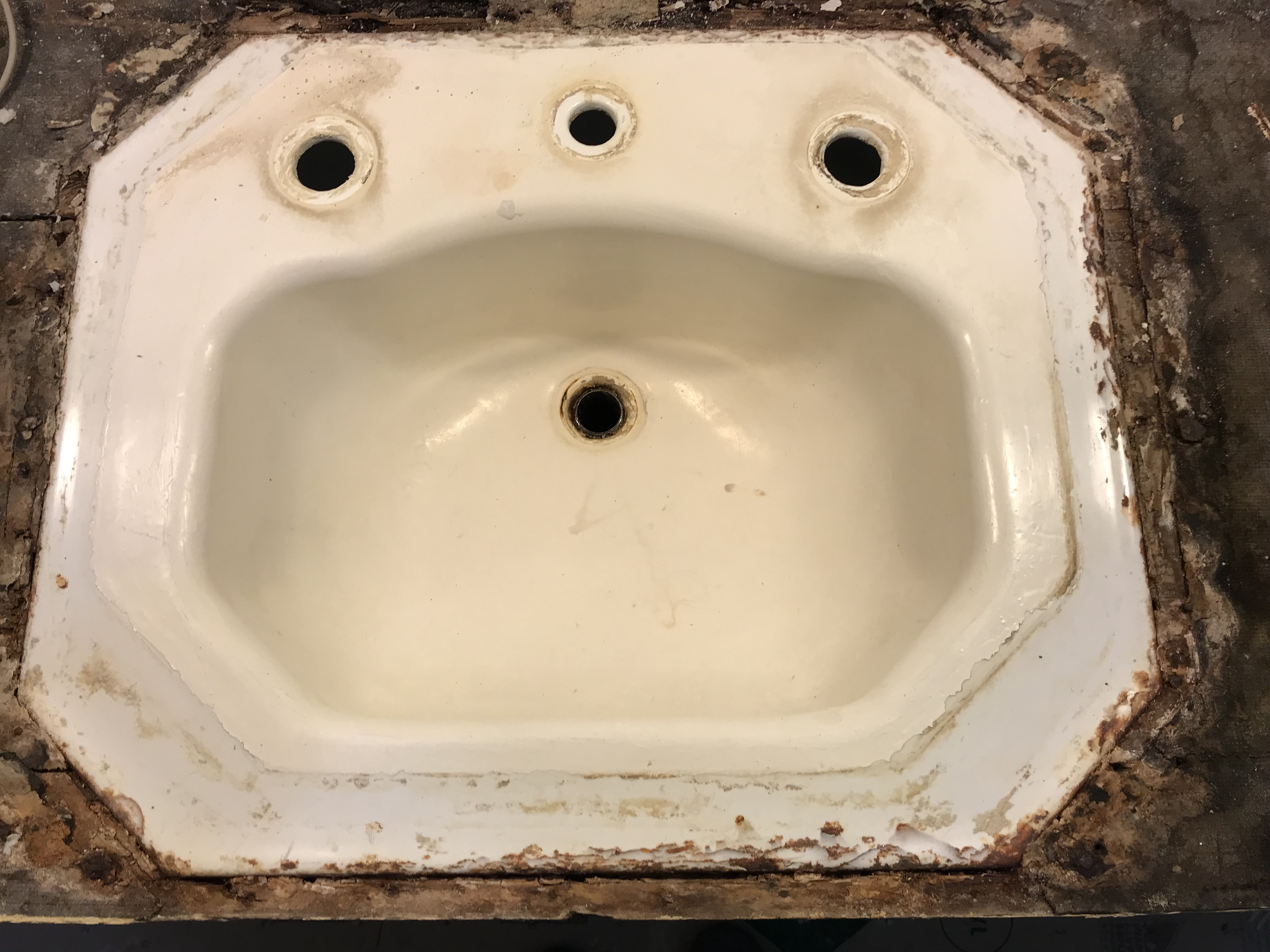 Sink before reglazing/refinishing Sink re-glazing before - NuFinishPro