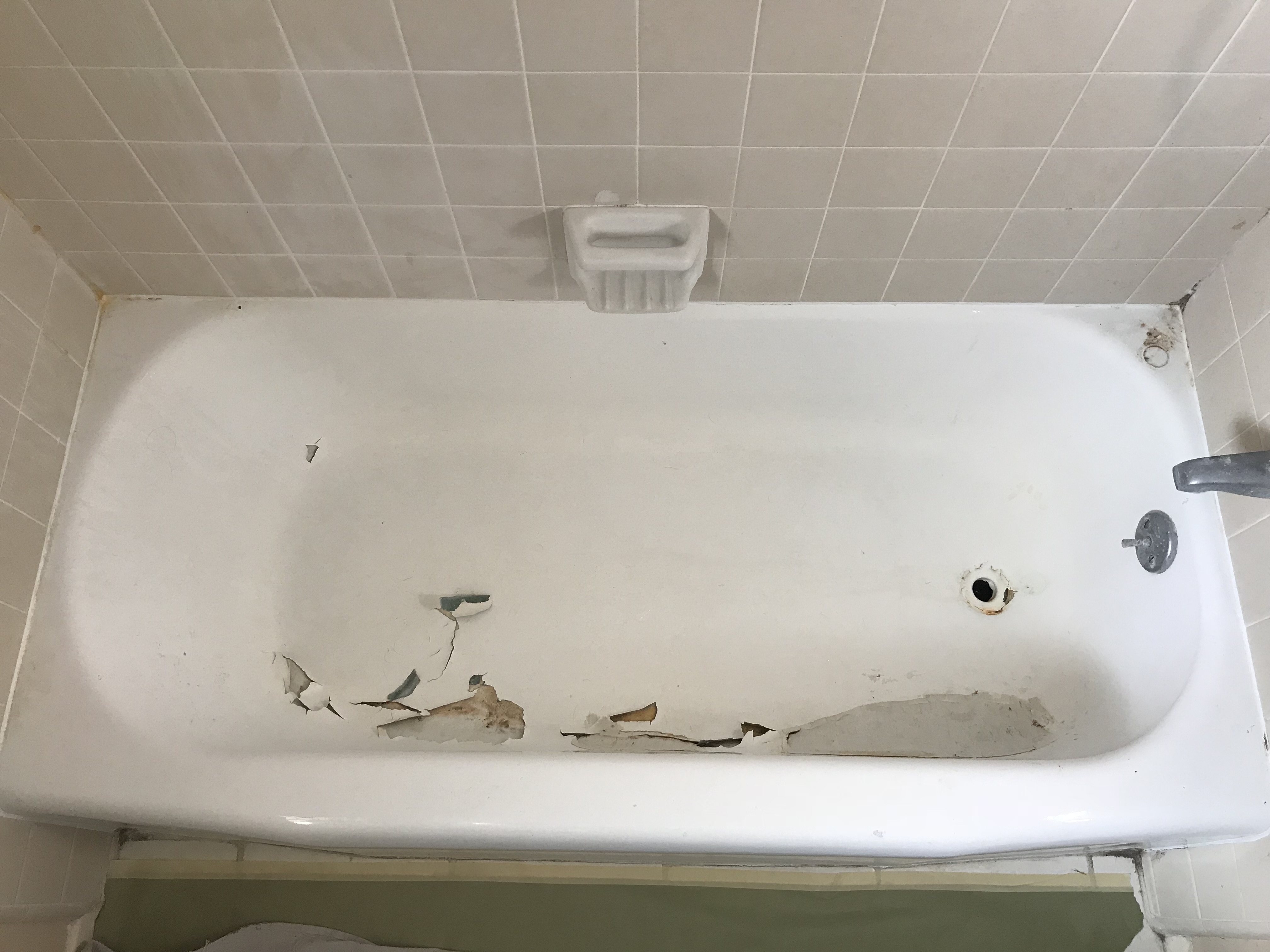 Bathtub refinishing before - NuFinishPro