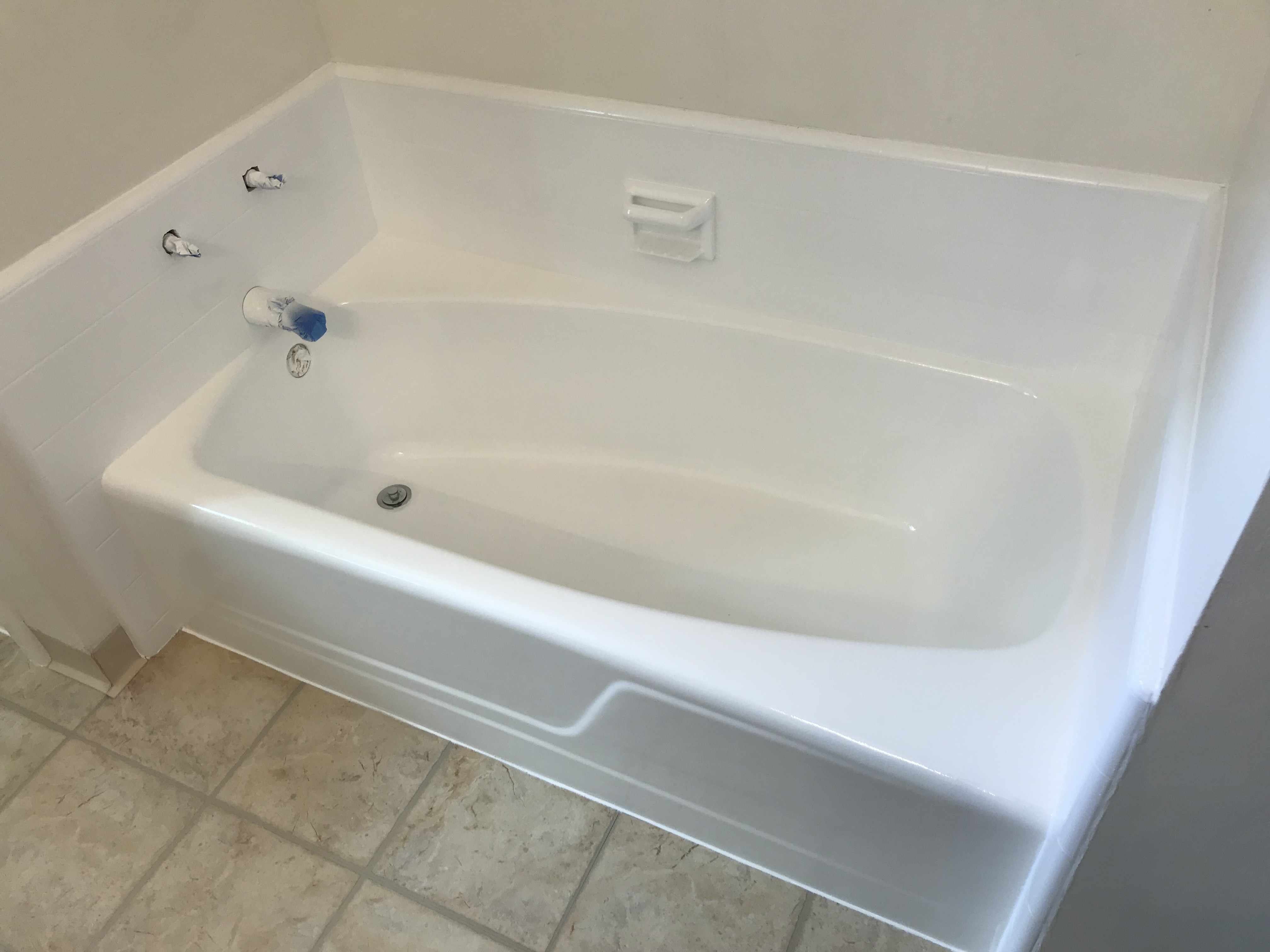Bathtub refinishing and tile resurfacing after - NuFinishPro