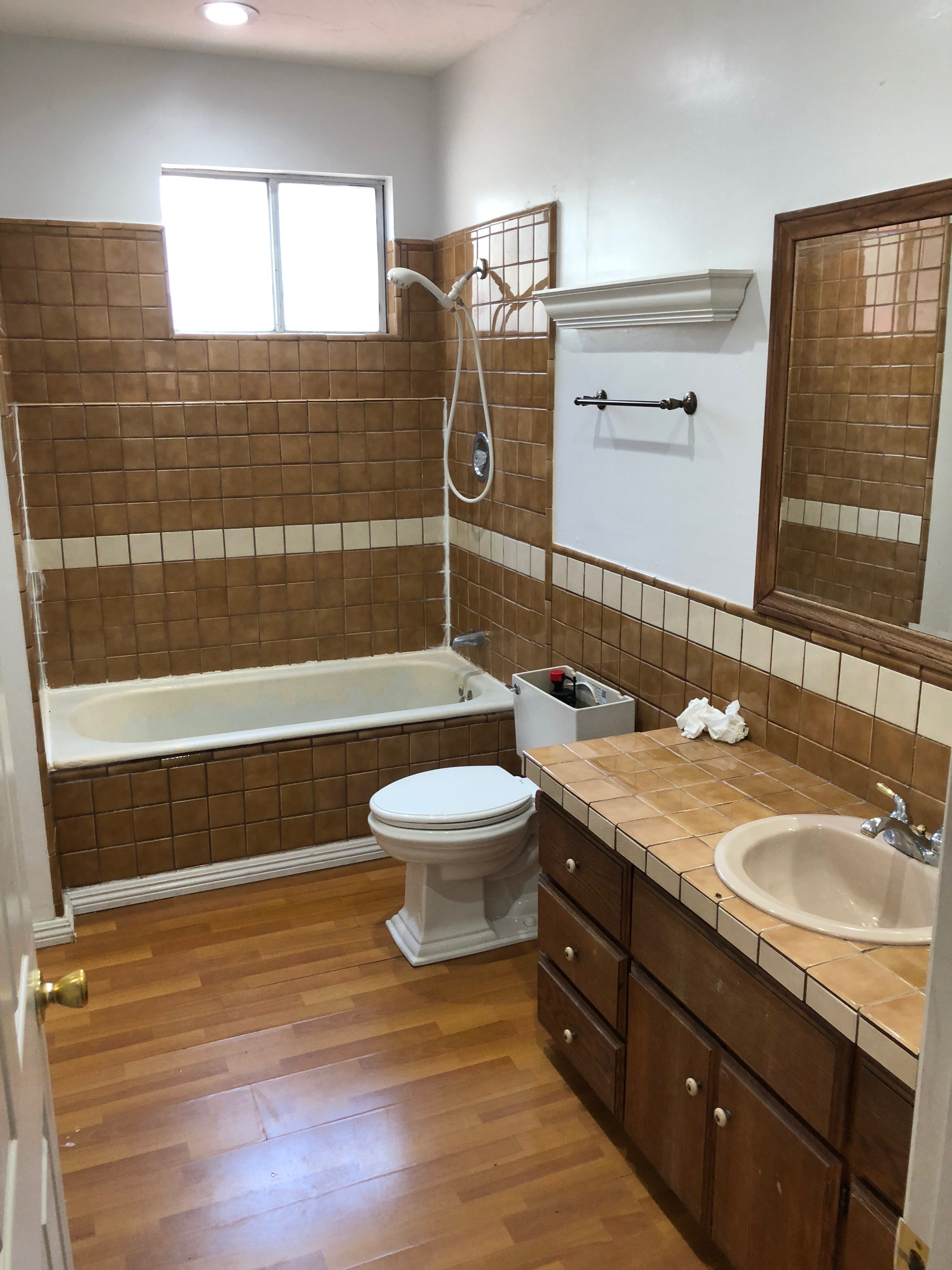 Bathtub refinishing, sink re-glaze and tile resurfacing before - NuFinishPro