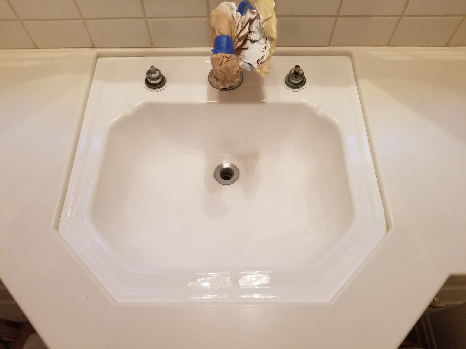 Bathroom refinishing, sink resurfacing after - NuFinishPro