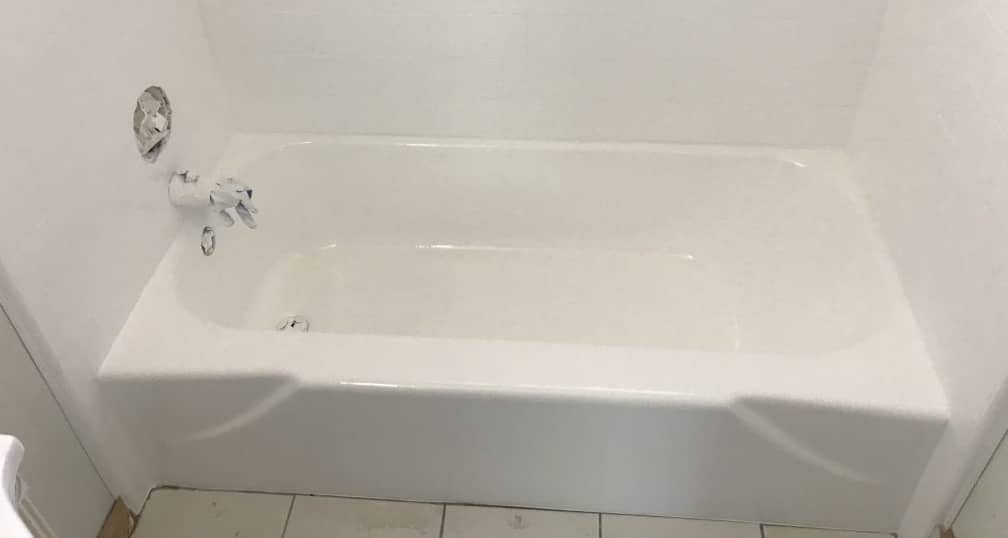 Recapeamento de azulejos, retoque de banheira após o trabalho - NuFinishPro
