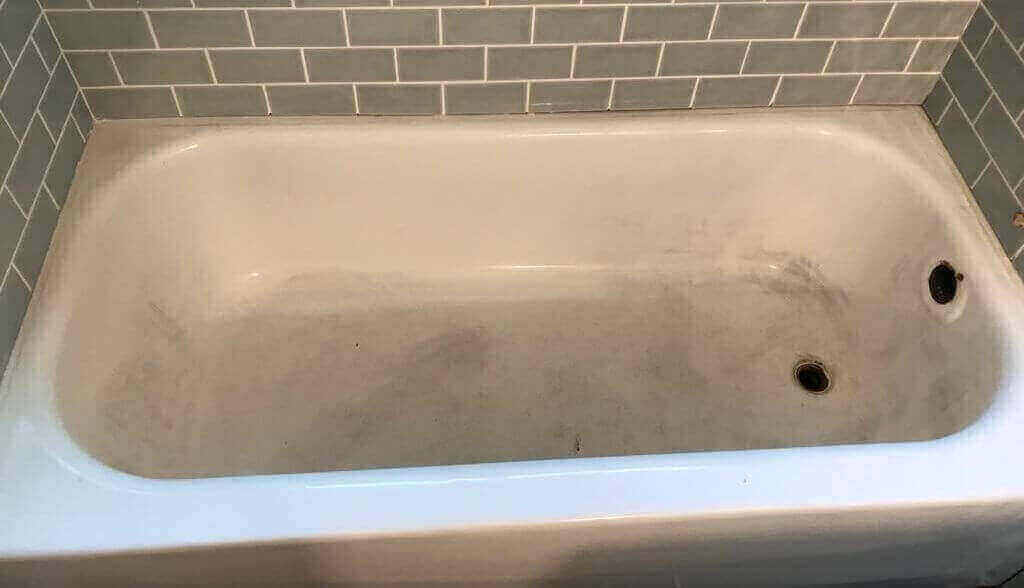 Bathtub refinishing before work done - NuFinishPro