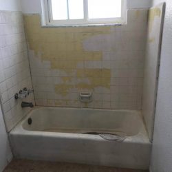 Bathtub refinishing and tile resurfacing before - NuFinishPro